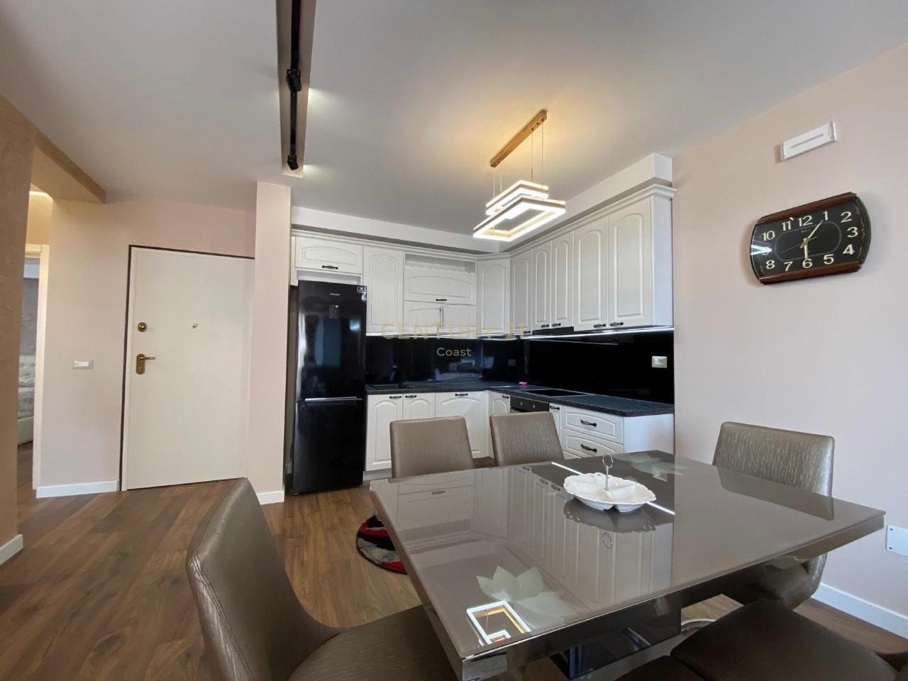 SHITET APARTAMENT 2+1  PAMJE DET NE LUNGOMARE 1,VLORE