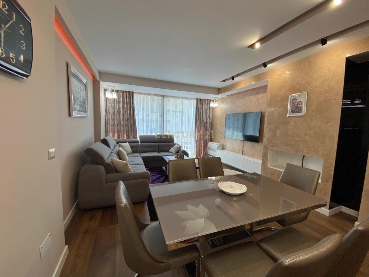 SHITET APARTAMENT 2+1  PAMJE DET NE LUNGOMARE 1,VLORE