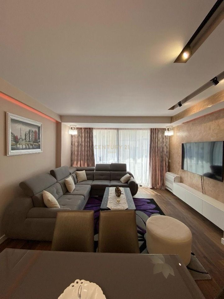 SHITET APARTAMENT 2+1  PAMJE DET NE LUNGOMARE 1,VLORE