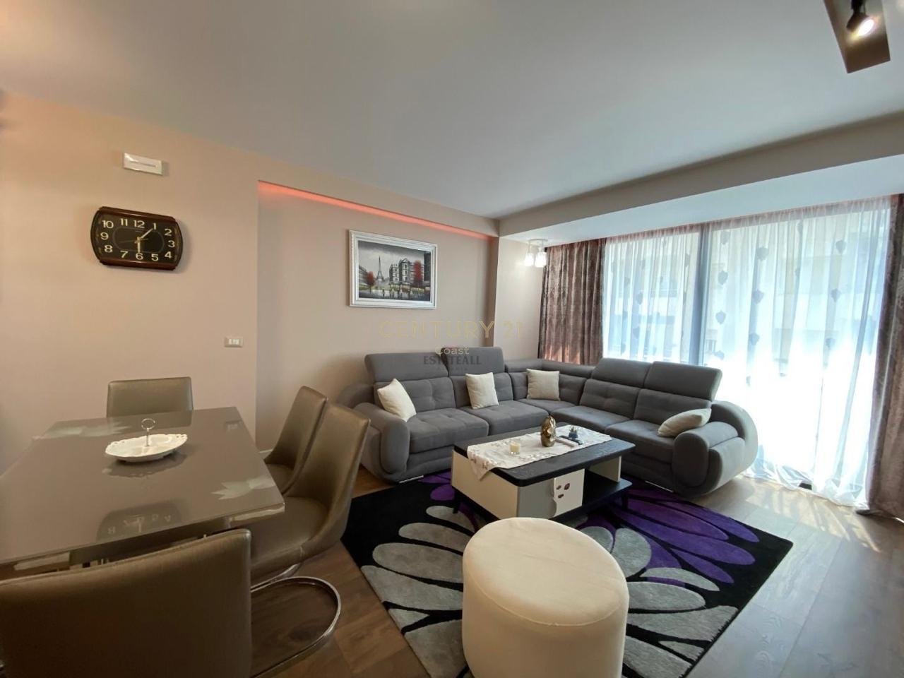 SHITET APARTAMENT 2+1  PAMJE DET NE LUNGOMARE 1,VLORE