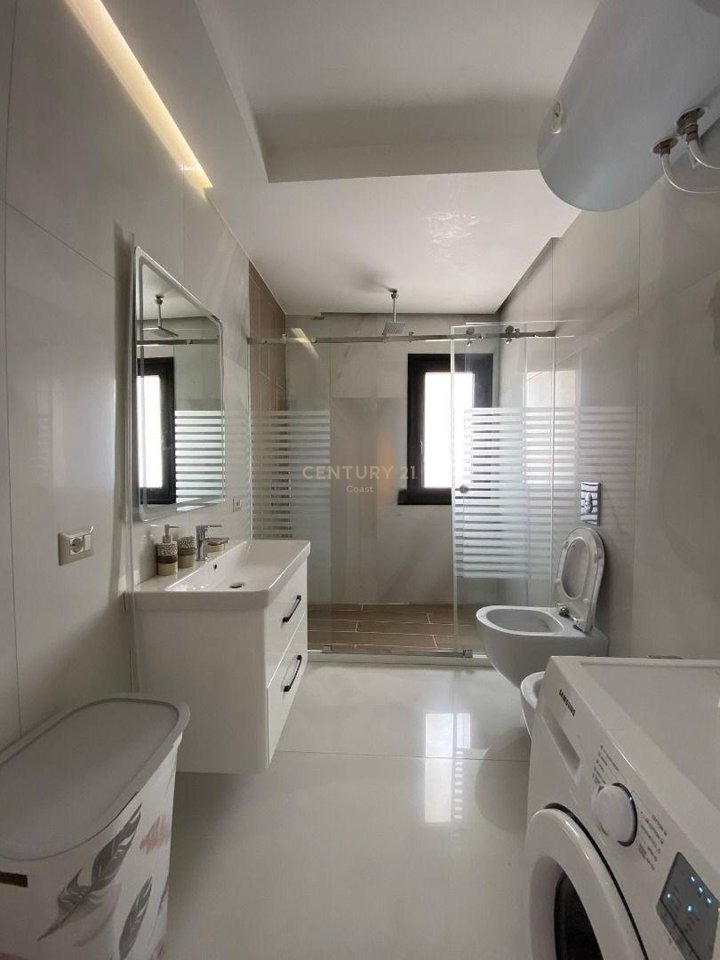 SHITET APARTAMENT 2+1  PAMJE DET NE LUNGOMARE 1,VLORE