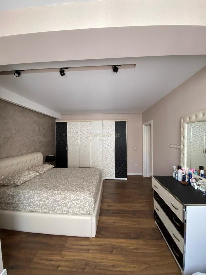 SHITET APARTAMENT 2+1  PAMJE DET NE LUNGOMARE 1,VLORE