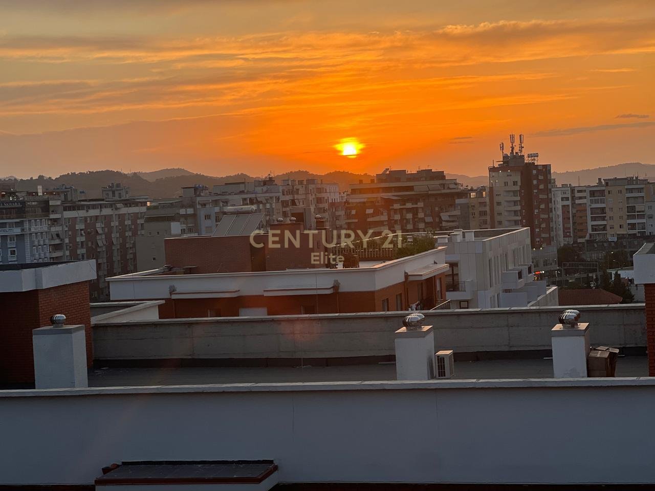 Shitet apartament 2+1+2 tek OASIS REZIDENCE.