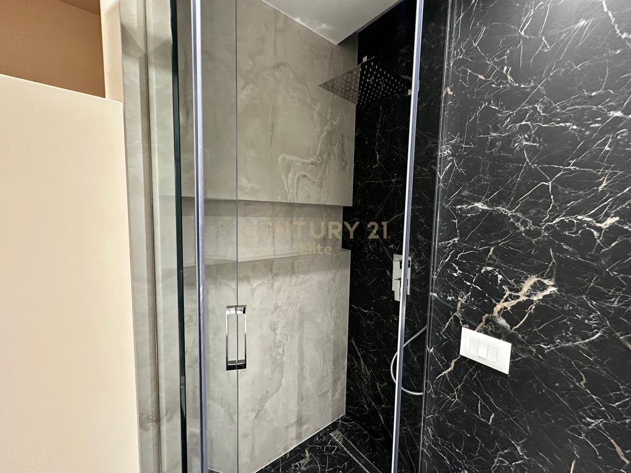 Qira, Appartamento 2+1+2+Posto Auto, Foresta Verticale Tirana, Stadio Qemal Stafa.