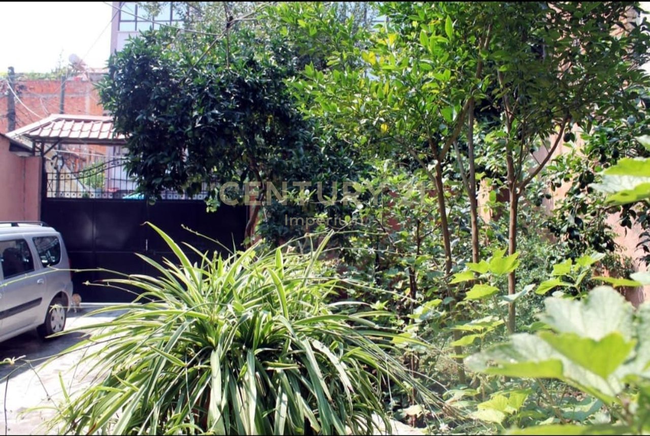 🏡 30m² Studio Apartment for Rent at the beginning of Dibra Street!