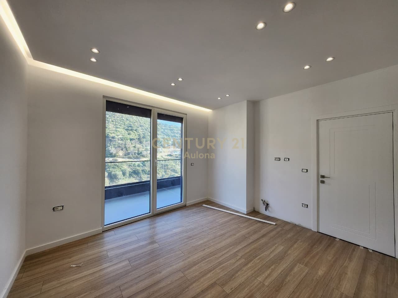 PENTHOUSE PER SHITJE PRANE ''LUNGOMARE 1''