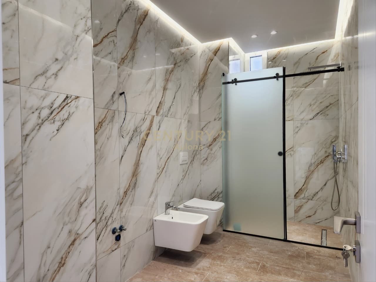 PENTHOUSE PER SHITJE PRANE ''LUNGOMARE 1''