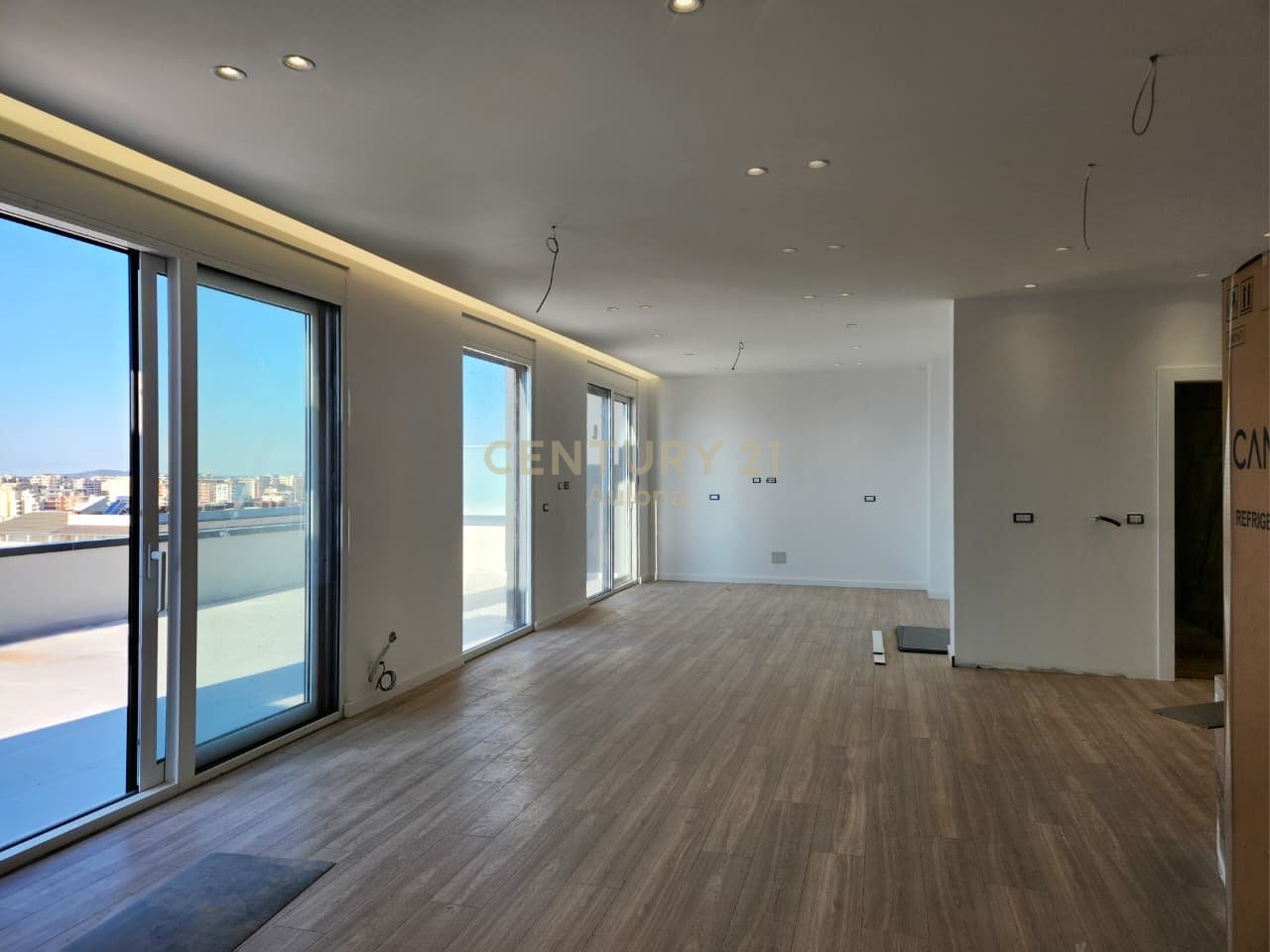 PENTHOUSE PER SHITJE PRANE ''LUNGOMARE 1''