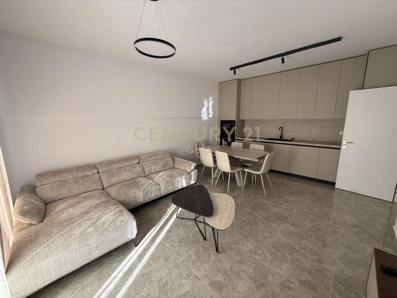 JEPET ME QERA APARTAMENT 2+1+2+ POST PARKIMI TE KODRA E DIELLIT!