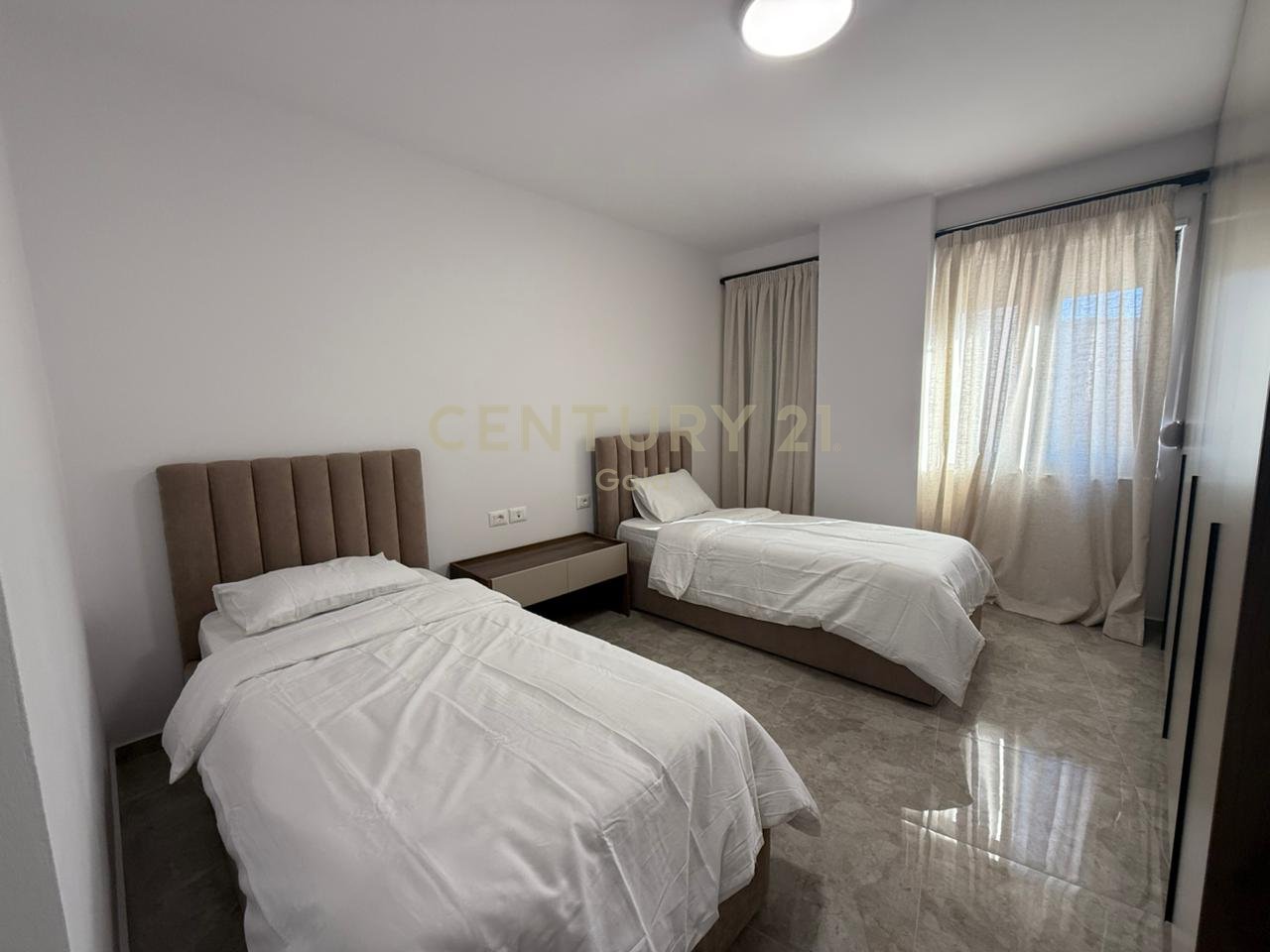 JEPET ME QERA APARTAMENT 2+1+2+ POST PARKIMI TE KODRA E DIELLIT!