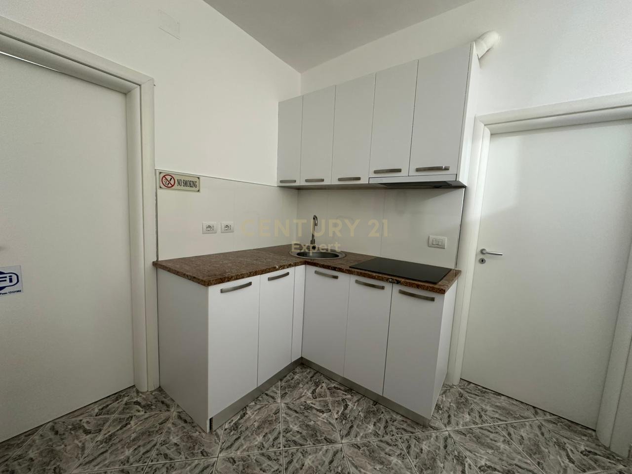 Appartamento 1+1+posto auto in affitto a Vlora