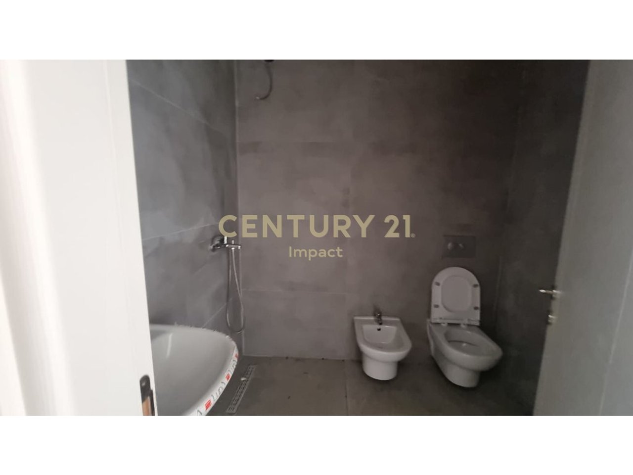 Studio Me Qira në Xhamllik - 300€