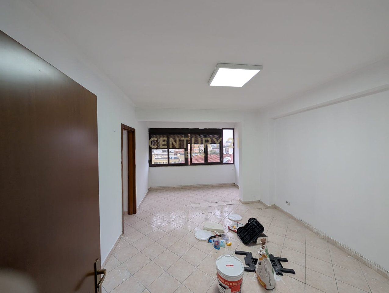 Jepet  me qira per Zyre  apartament 5+2 NE Bllok.