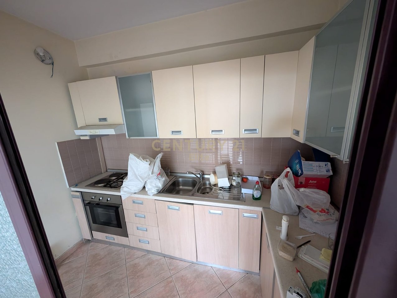 Jepet  me qira per Zyre  apartament 5+2 NE Bllok.
