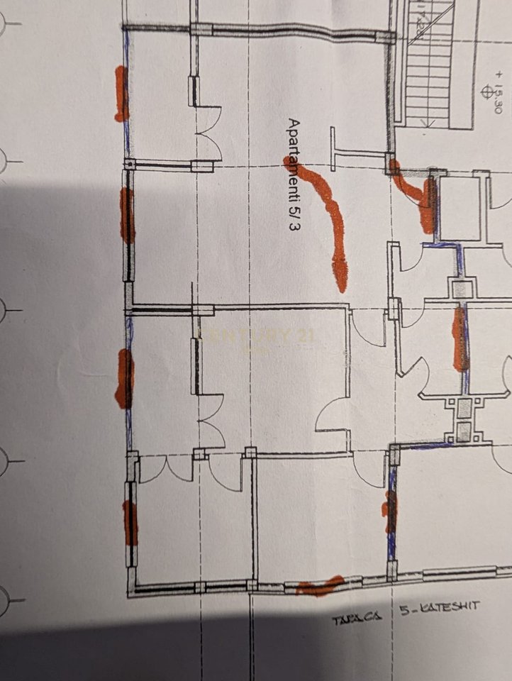 Jepet  me qira per Zyre  apartament 5+2 NE Bllok.