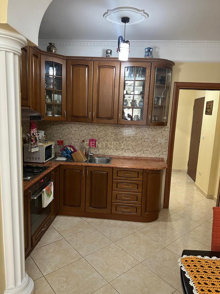 Apartament 2+1 per qira ne Astir