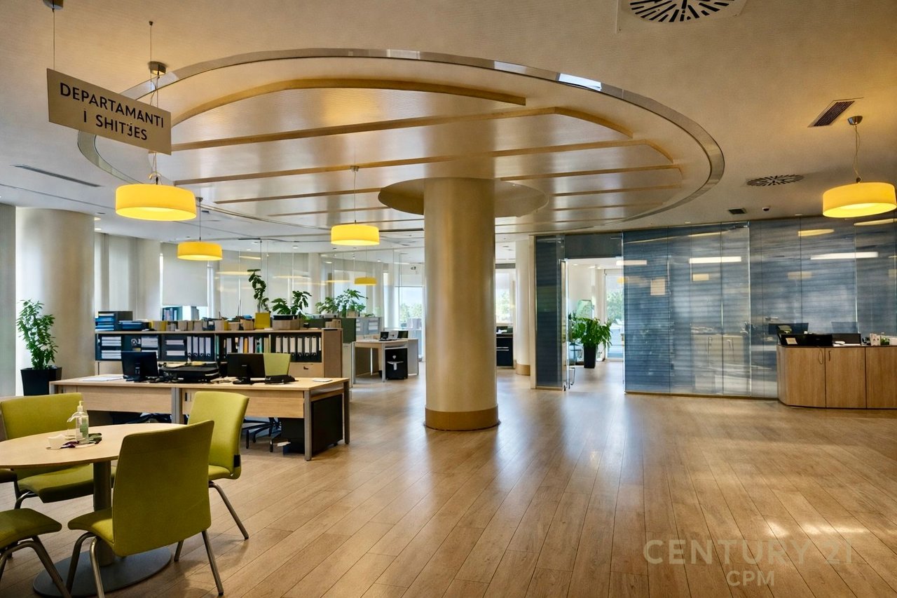 Zyra Premium me qira në një nga zonat më prestigjioze të Tiranës!