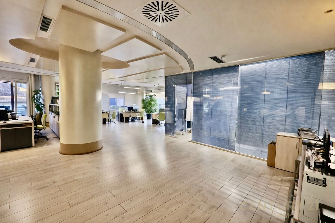 Zyra Premium me qira në një nga zonat më prestigjioze të Tiranës!