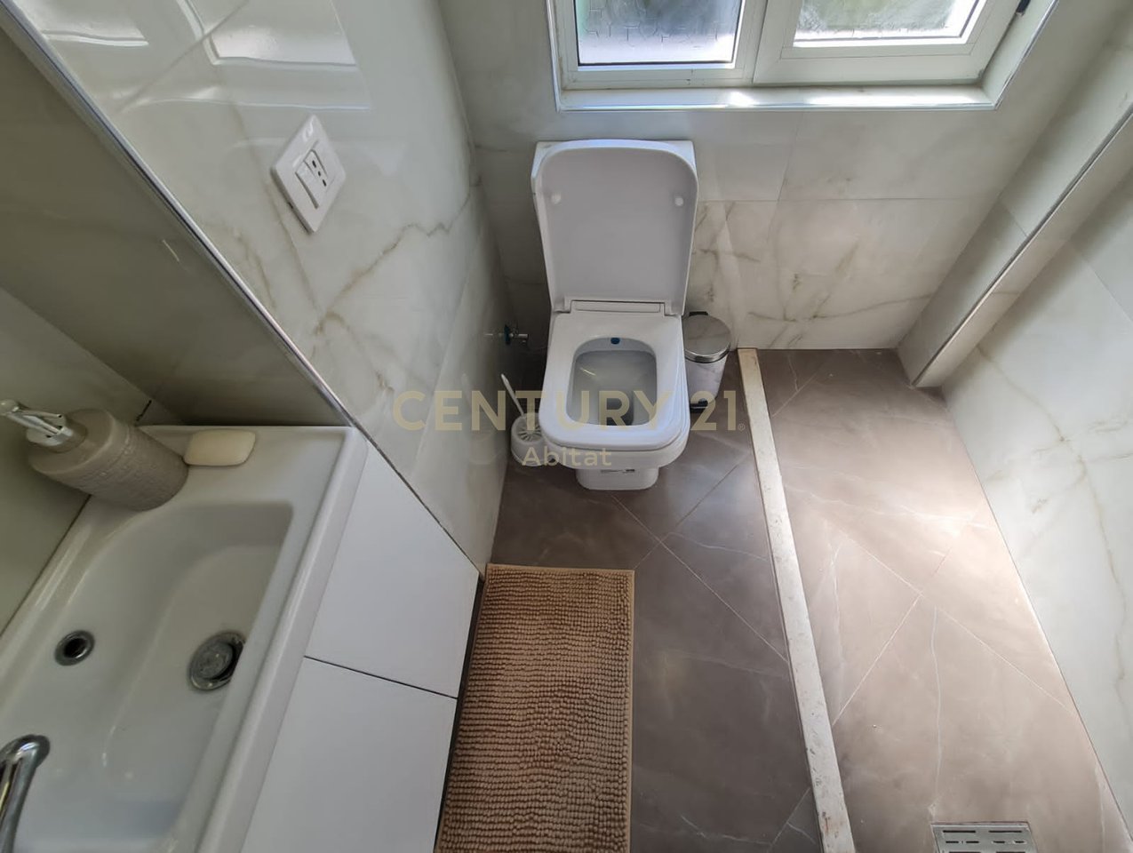 MONOLOCALE INVESTITO IN VENDITA VICINO A WILLSON SQUARE - OPPORTUNITÀ DI INVESTIMENTO IDEALE