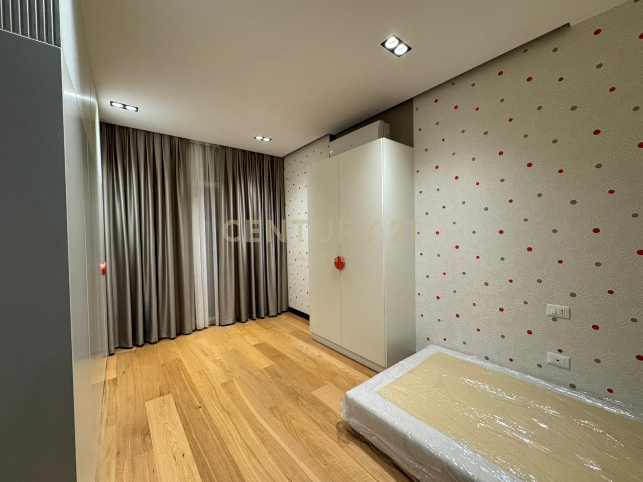 APARTMENT 2+1+2 FOR SALE: KIKA 2, PARIS MUNICIPALITY