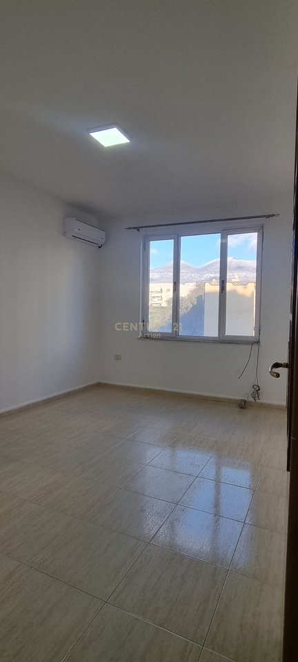 Jepet apartament  2+1+2 me qira per Zyre!