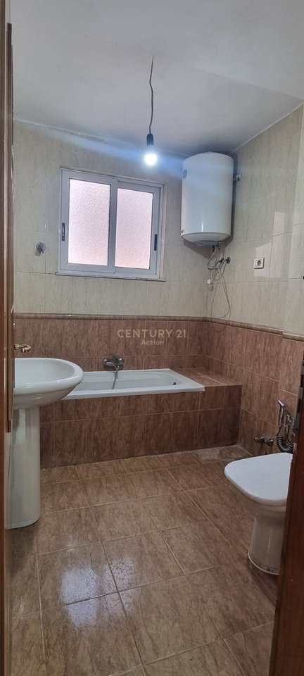 Jepet apartament  2+1+2 me qira per Zyre!