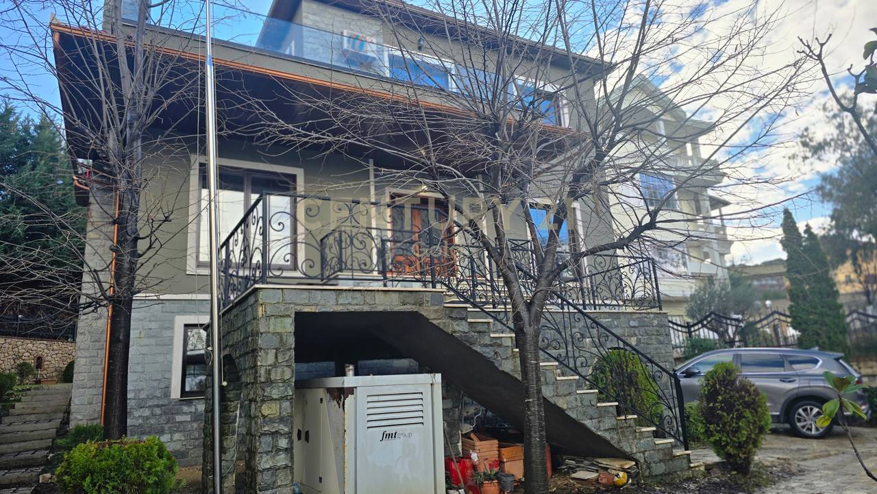 Jepet me qera vile te Akacia Hills