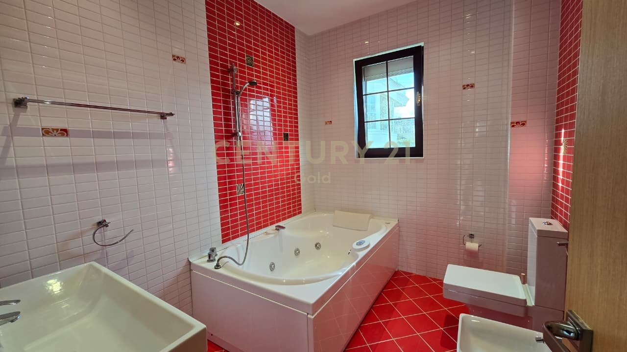 Jepet me qera vile te Akacia Hills