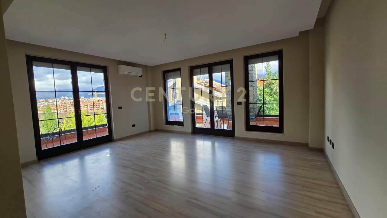 Jepet me qera vile te Akacia Hills