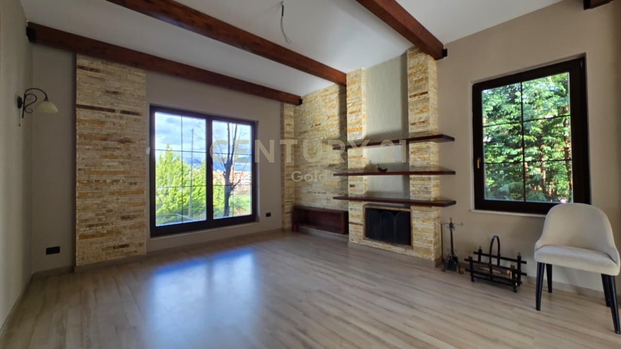 Jepet me qera vile te Akacia Hills