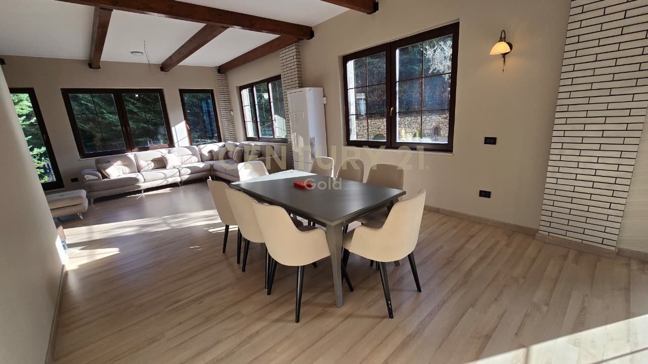 Jepet me qera vile te Akacia Hills