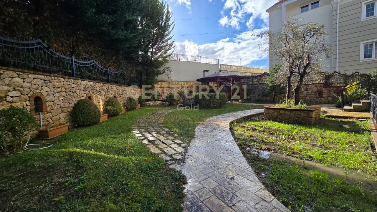 Jepet me qera vile te Akacia Hills