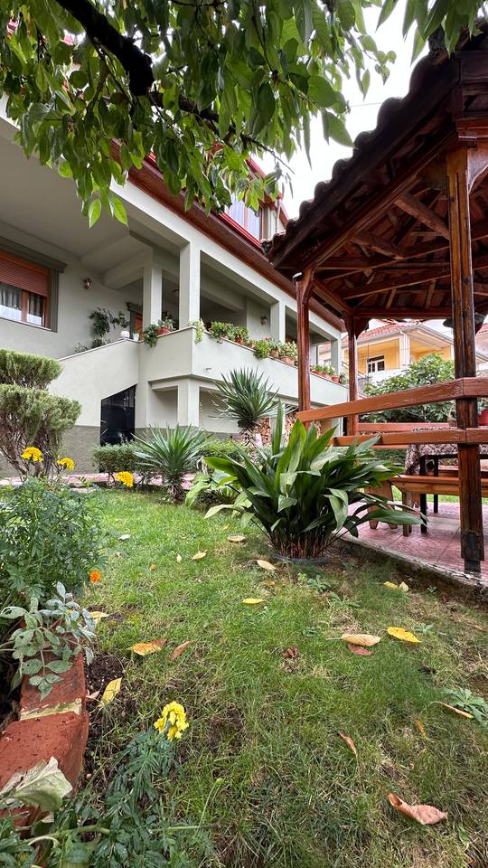 VILË 2-KATËSHE PËR SHITJE NË POGRADEC – LAGJIA 5, RRUGA “RILINDJA”