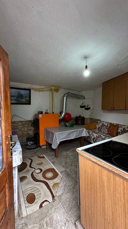 VILË 2-KATËSHE PËR SHITJE NË POGRADEC – LAGJIA 5, RRUGA “RILINDJA”