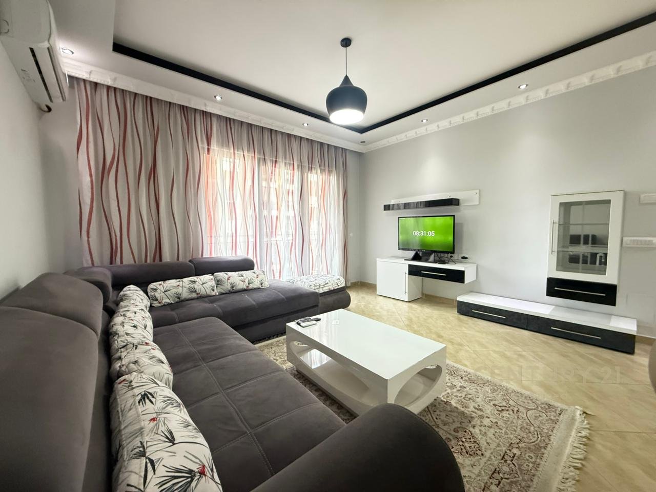 Jepet me qira apartament 2+1 +2 dhe post parkimi ne zonen e Unazes se Re te kompleksi Green City!