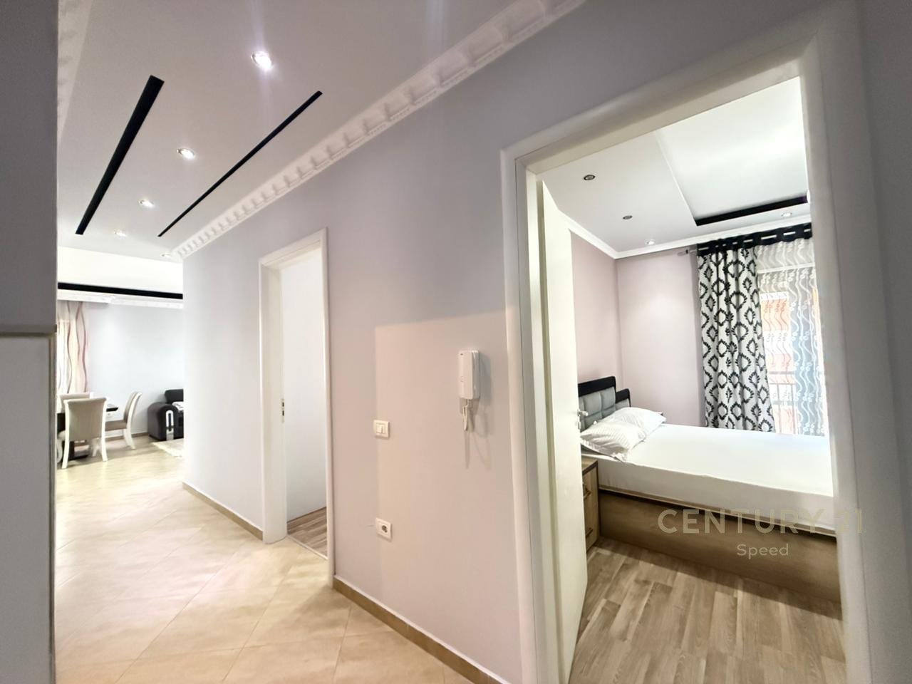 Jepet me qira apartament 2+1 +2 dhe post parkimi ne zonen e Unazes se Re te kompleksi Green City!