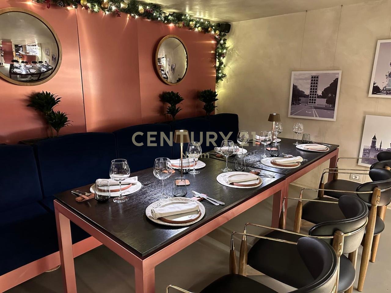 QIRA, BAR-RESTAURANT ENVIRONMENT