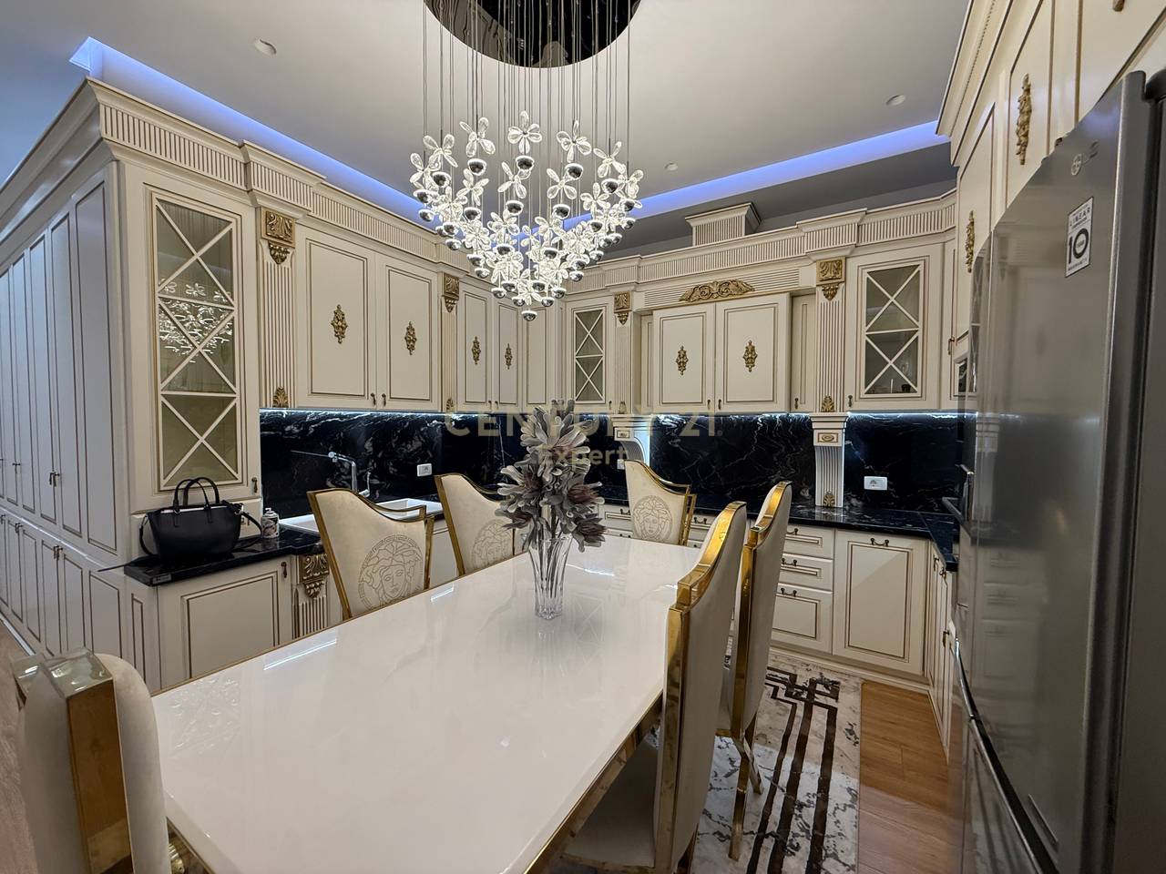 APPARTAMENTO 3+1+2 CON POSTO AUTO NEL COMPLESSO DELIJORGJI, IN AFFITTO