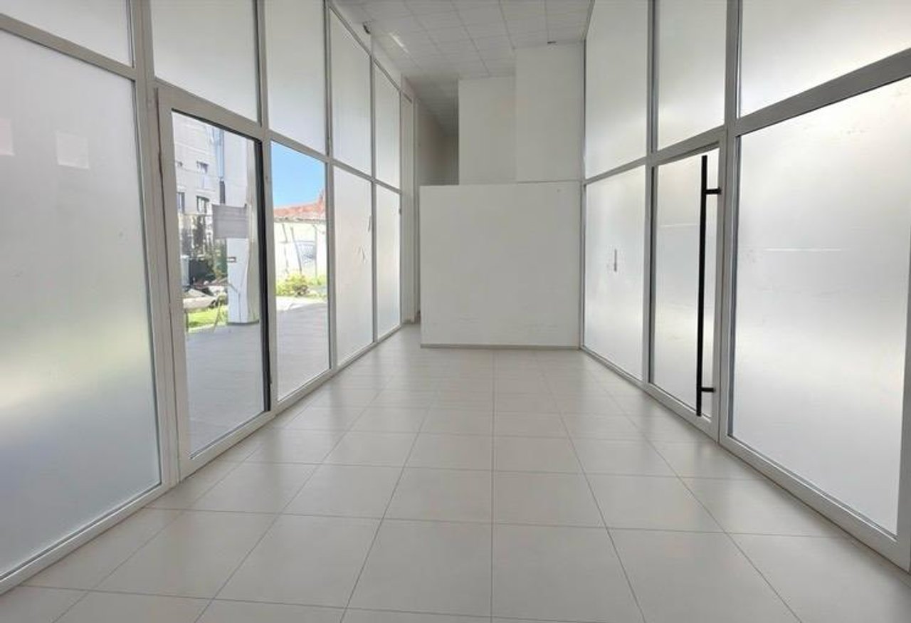 Commercial space for sale on Barrikadave Street