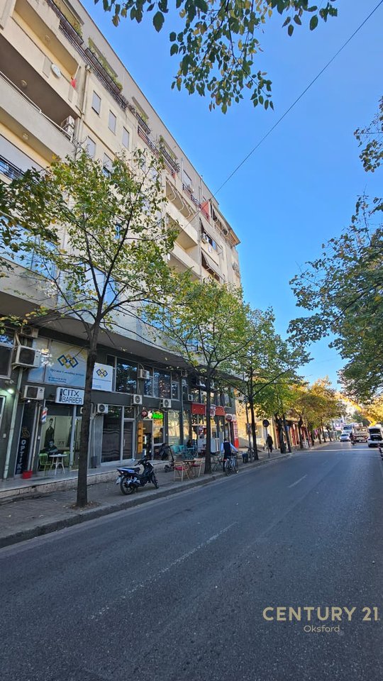 AMBIENT PER MAGAZINE OSE GARAZH, ME QIRA TEK PAZARI RI