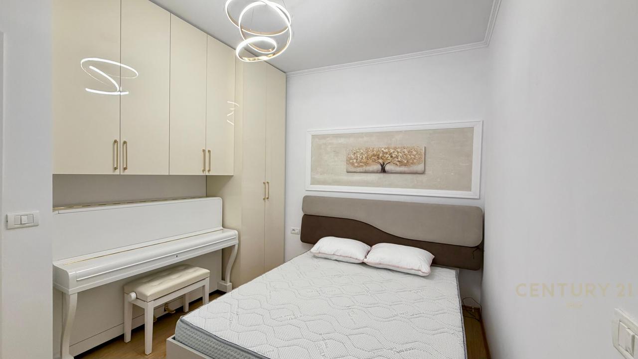 Jepet me qera apartament modern 1+1, Rruga e Dibres tek Medreseja!
