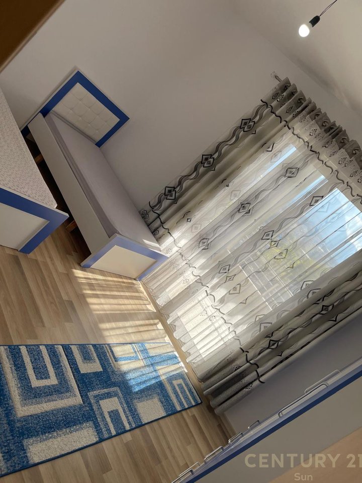 Shitet apartament 3+1+2 ne Kinostudio !