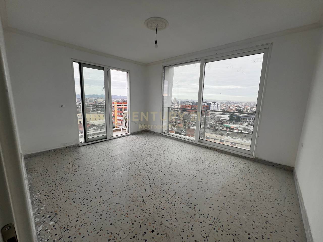 Apartament 2+1 për Qira, Farmacia 10!