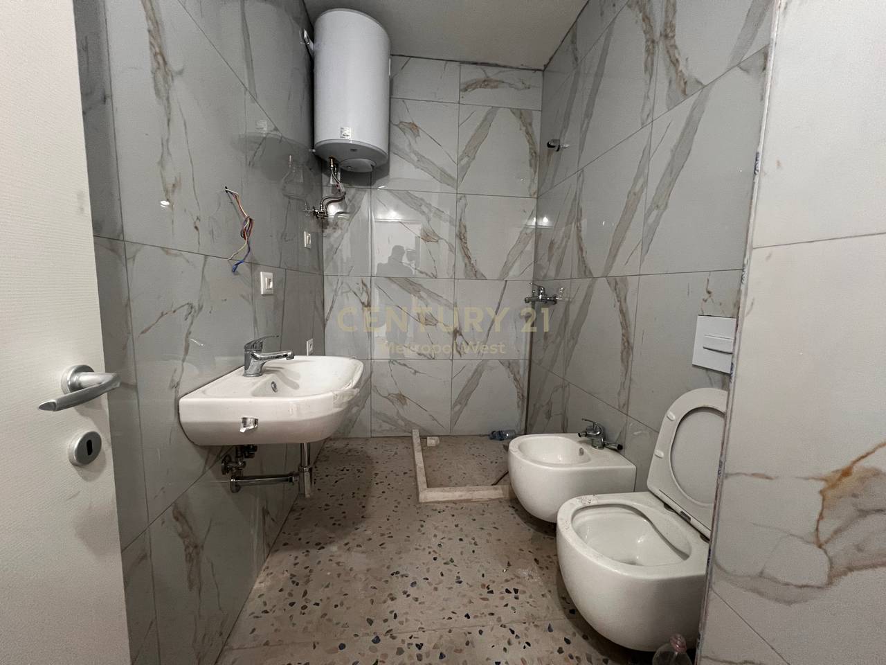 Apartament 2+1 për Qira, Farmacia 10!