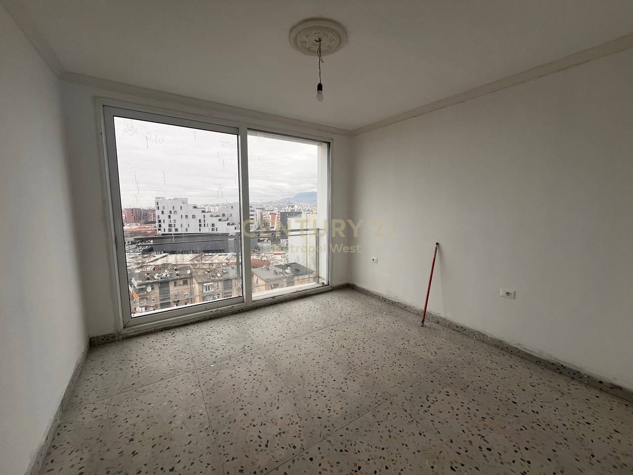 Apartament 2+1 për Qira, Farmacia 10!