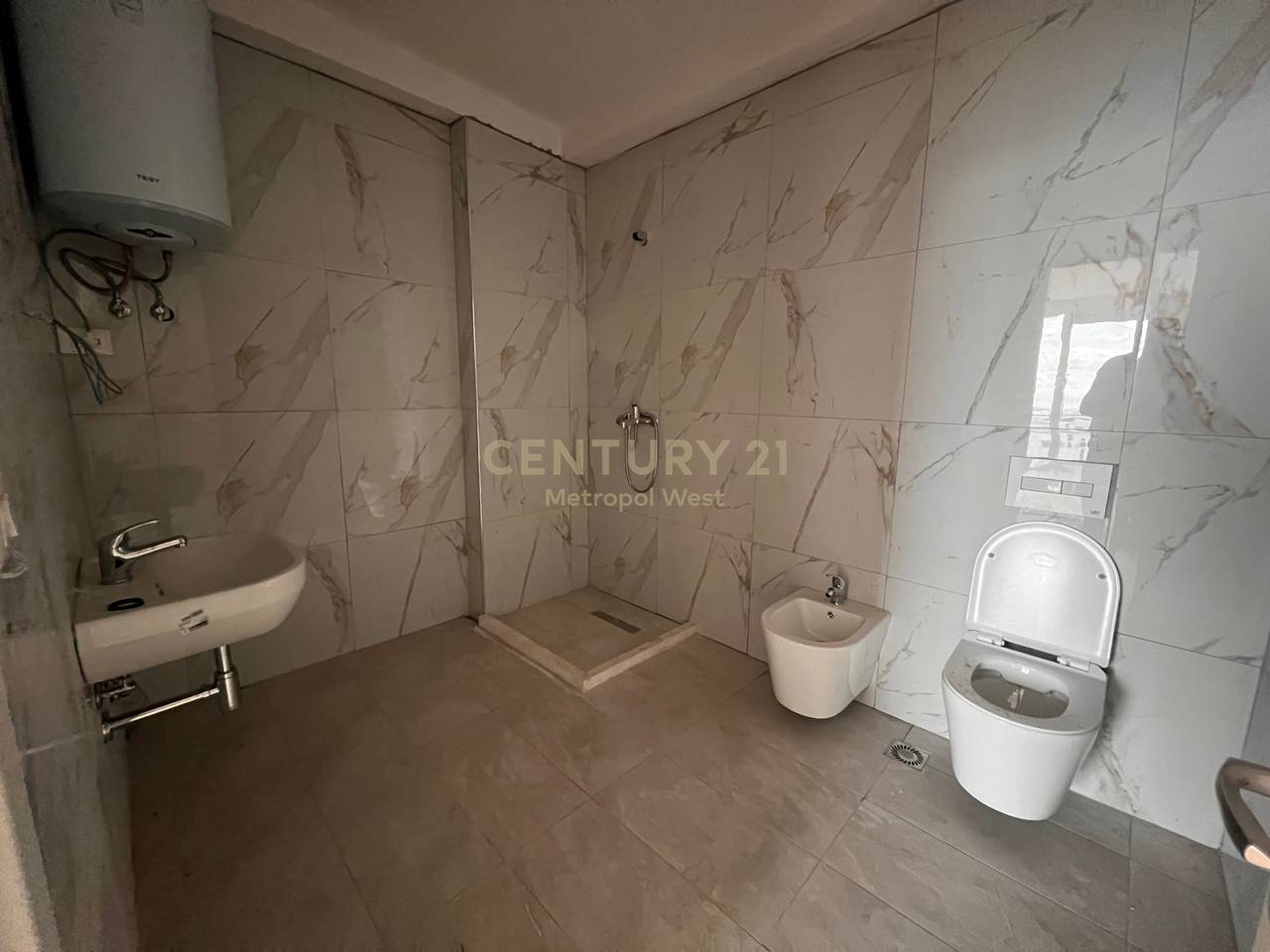 Apartament 2+1+2 me Qira, Farmacia 10