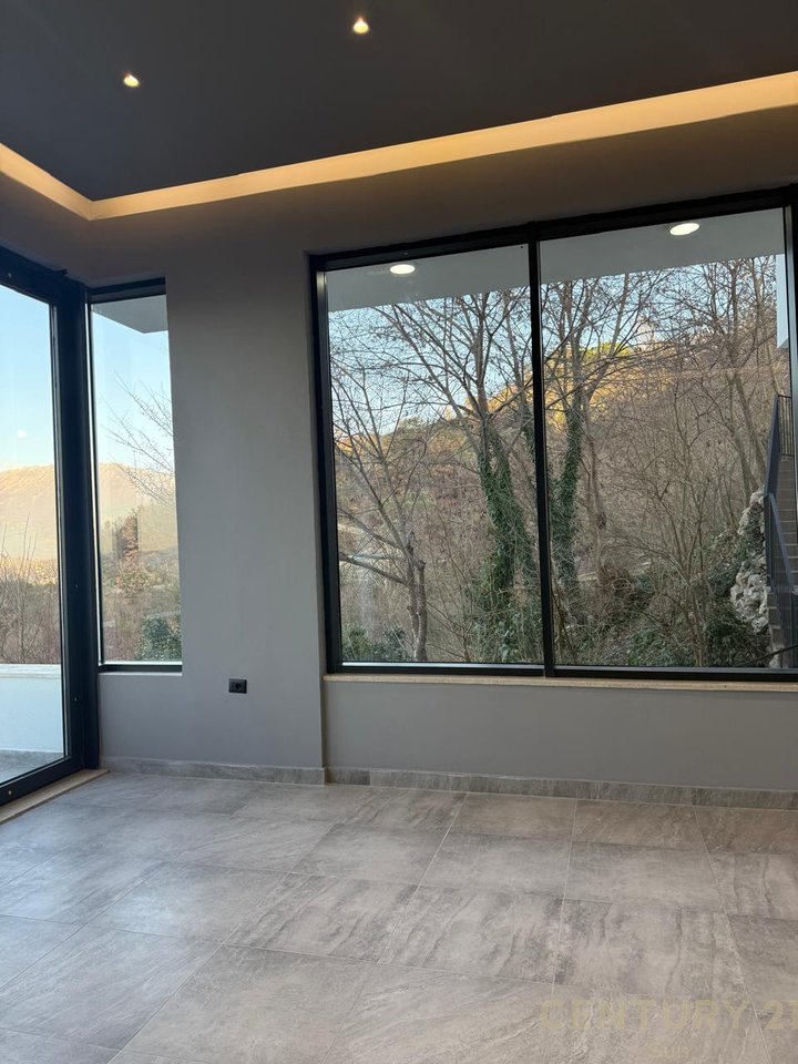 Vilë  me qera në Petrelë, Tiranë