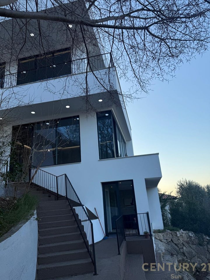 Vilë  me qera në Petrelë, Tiranë