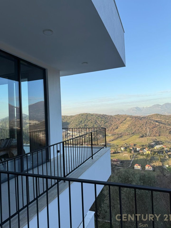 Vilë  me qera në Petrelë, Tiranë