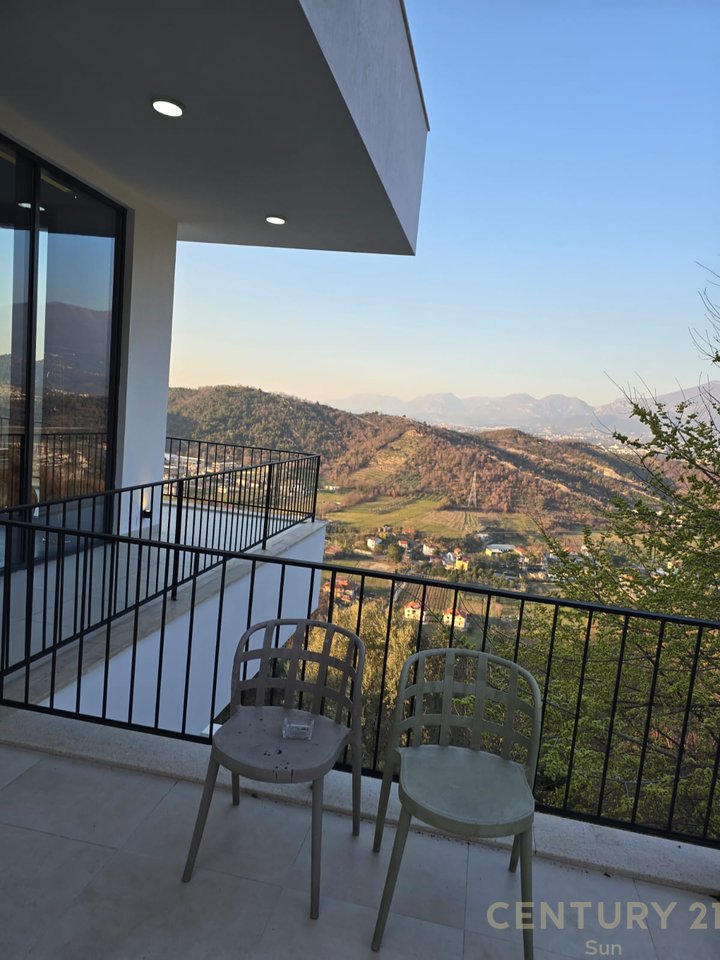 Vilë  me qera në Petrelë, Tiranë